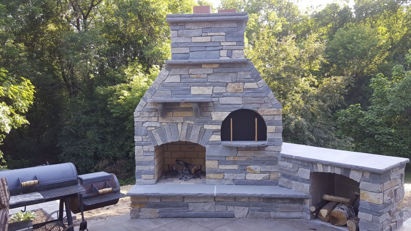 Custom outdoor fireplace and pizza oven masonry construction in Fremont, CA